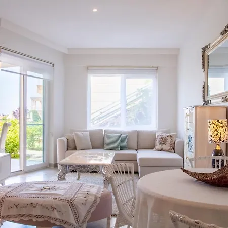 아파트 Comfortable Flat W Pool And Garden In Aydin